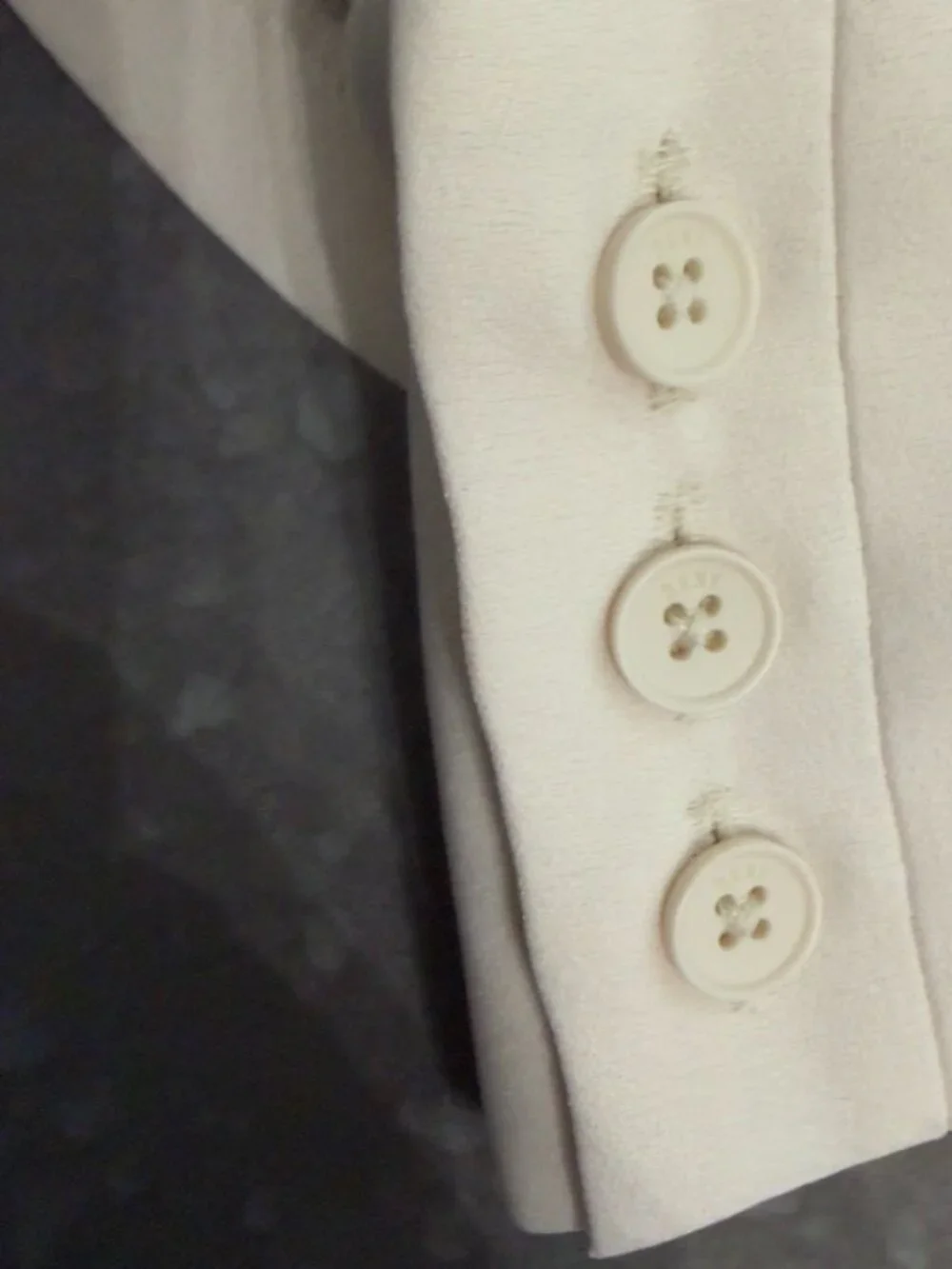 DKNY Ivory Long Sleeve Blouse – Size Large (NWT) - Picture 6 of 16
